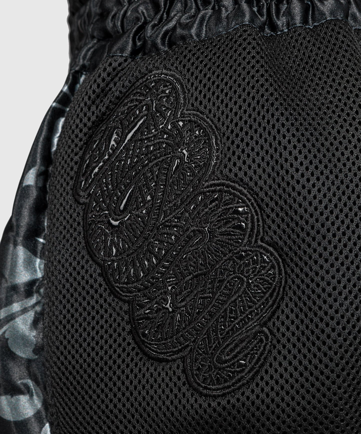 Short Muay Thai Absolute 2.0 Full Black VENUM - XS